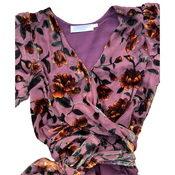 Astr Veda Floral Velvet Burnout Burgundy Wrap-Front Bodysuit Size Small - Picture 4 of 12